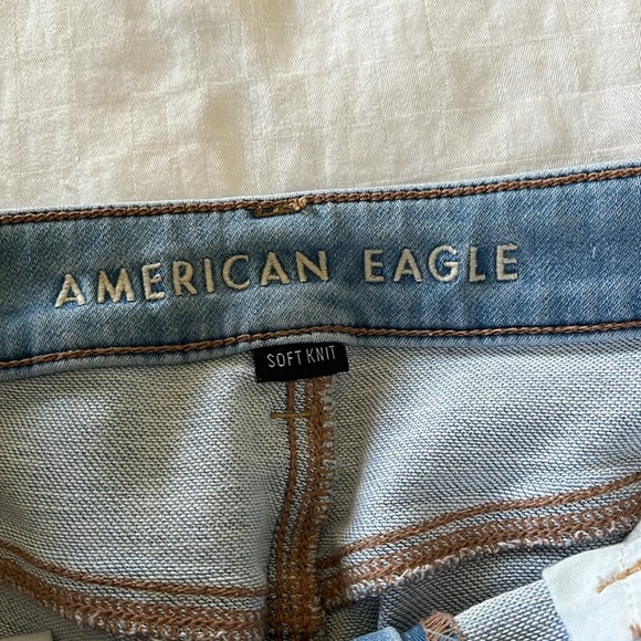 American Eagle Women’s Size 8 Long High Rise Mom Jean - Picture 4 of 4